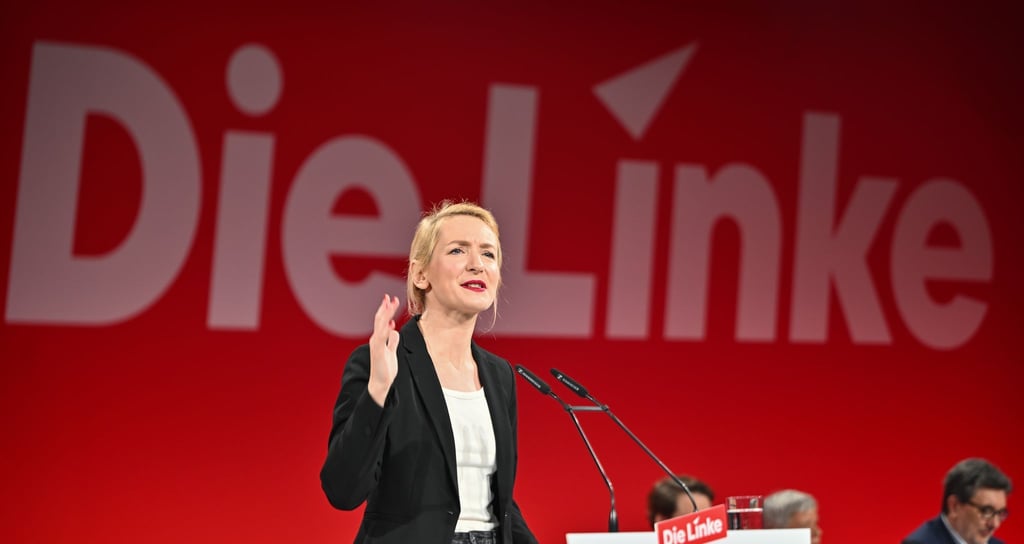 Eine moderne Demokratie, die sich die Gleichheit aller auf die Fahnen schreibe, brauche keine Barone, Grafen und Erbherzöge, sagt die Linken-Chefin. (Archivbild)