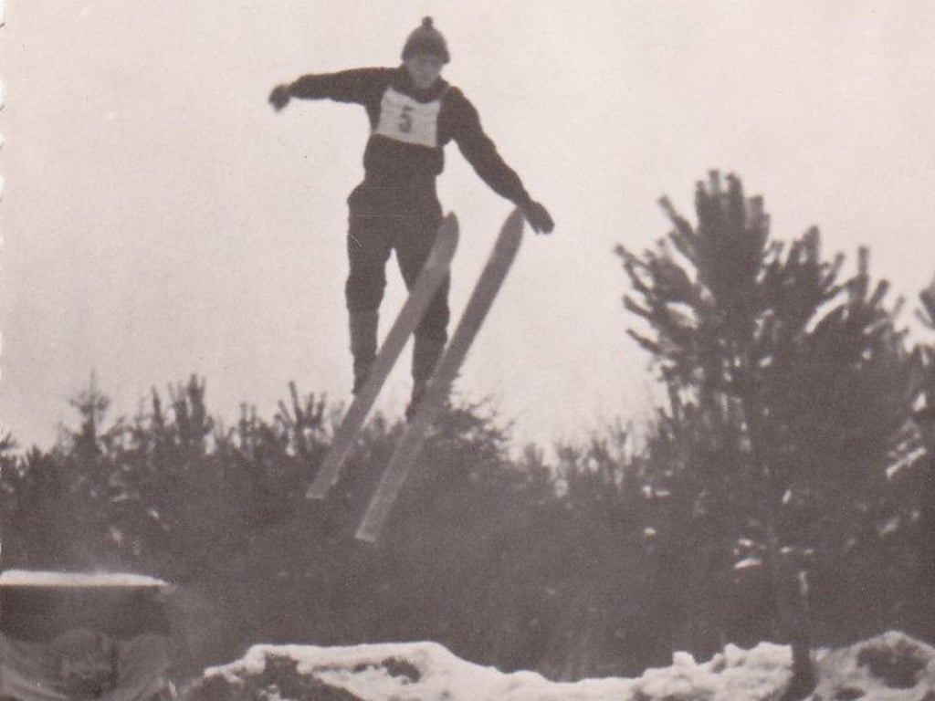 Ein Springer, der an der Meisterschaft 1956 teilnahm.