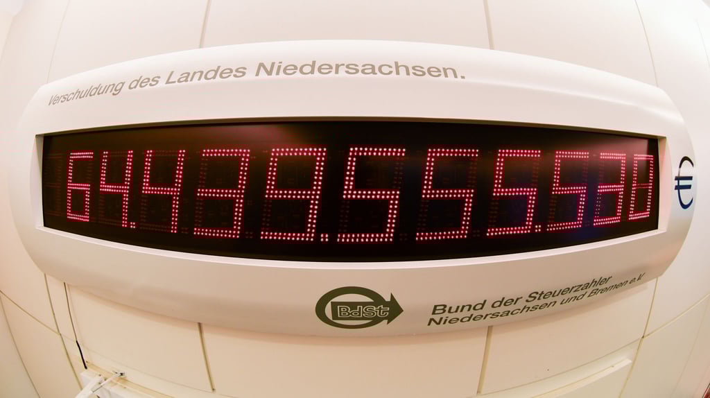 Die Schulden in Niedersachsen werden sich umgerechnet auf etwa 8.222 Euro pro Einwohner erhöhen.