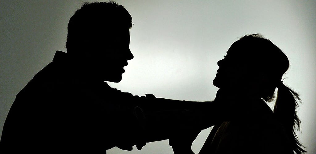 Das Opfer wurde von ihrem Ex-Partner unter anderem gewürgt.