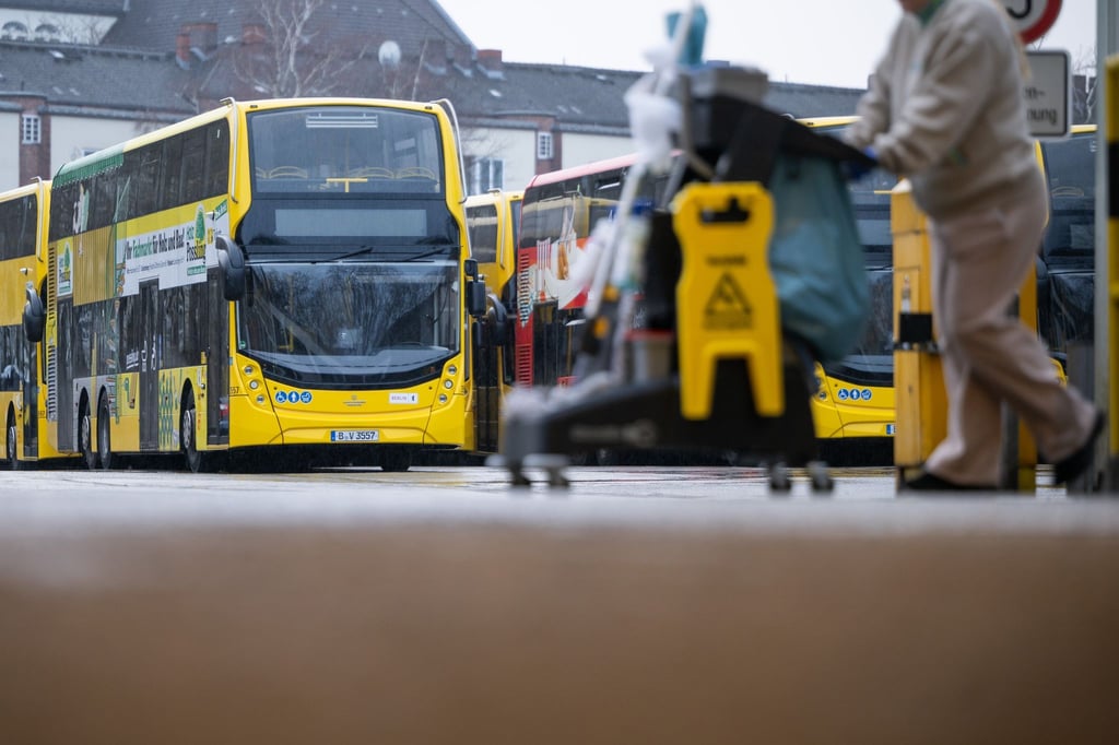 Die BVG-Busse blieben am Montag wegen des Verdi-Warnstreiks im Depot.