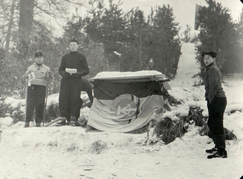 Der Schanzentisch der 1954 erbauten Skisprungschanze bei Lodersleben war eine Kombination aus Erdwall und Holz.