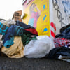 Lumpen und Altkleider türmen sich seit einigen Wochen vor etlichen Containersammelstellen im Harz.