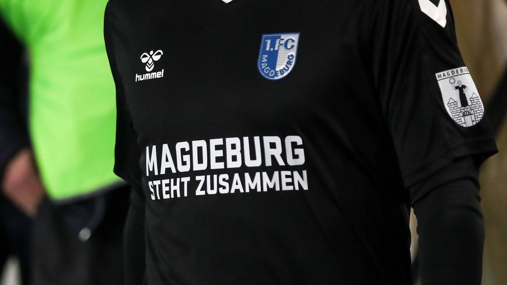 Der 1. FC Magdeburg versteigerte seine Sondertrikots für einen guten Zweck. Der Erlös kommt Opfern und Hinterbliebenen des Weihnachtsmarkt-Anschlags vom 20. Dezember zu Gute.