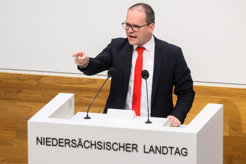 Der SPD-Fraktionsvorsitzende Grant Hendrik Tonne warnt die Union vor einer gemeinsamen Abstimmung mit der AfD.