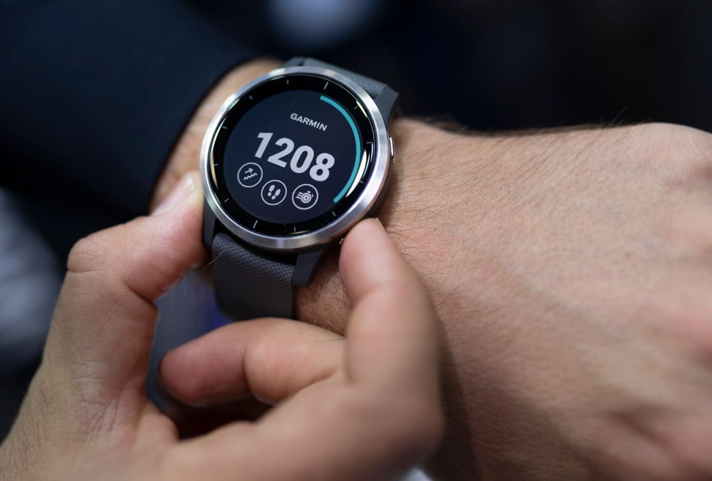 Ist die Garmin-Watch im Boot-Loop gefangen, kann ein Neustart helfen. Oder das Zurücksetzen auf Werkseinstellungen.