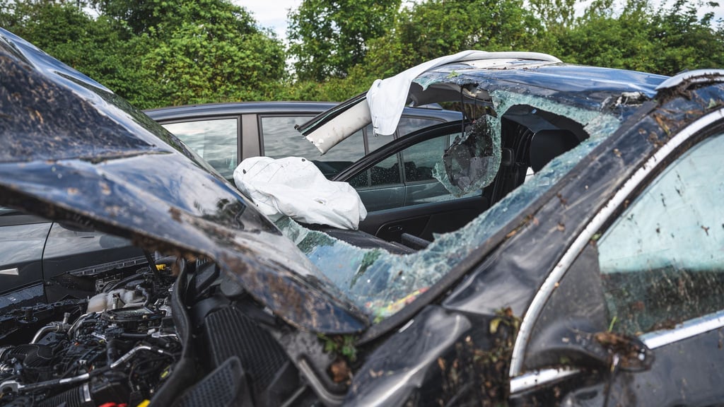 Der Unfall nach dem Kirschfest ereignete sich kurz nach zwei Uhr in der Nacht auf der Landstraße zwischen Naumburg und Schönburg.