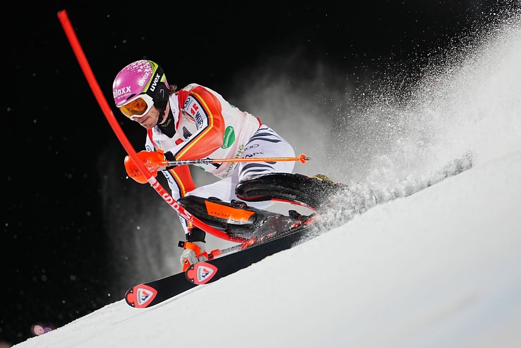 Linus Straßer verpasste seinen möglichen dritten Sieg beim legendären Nachtslalom von Schladming.