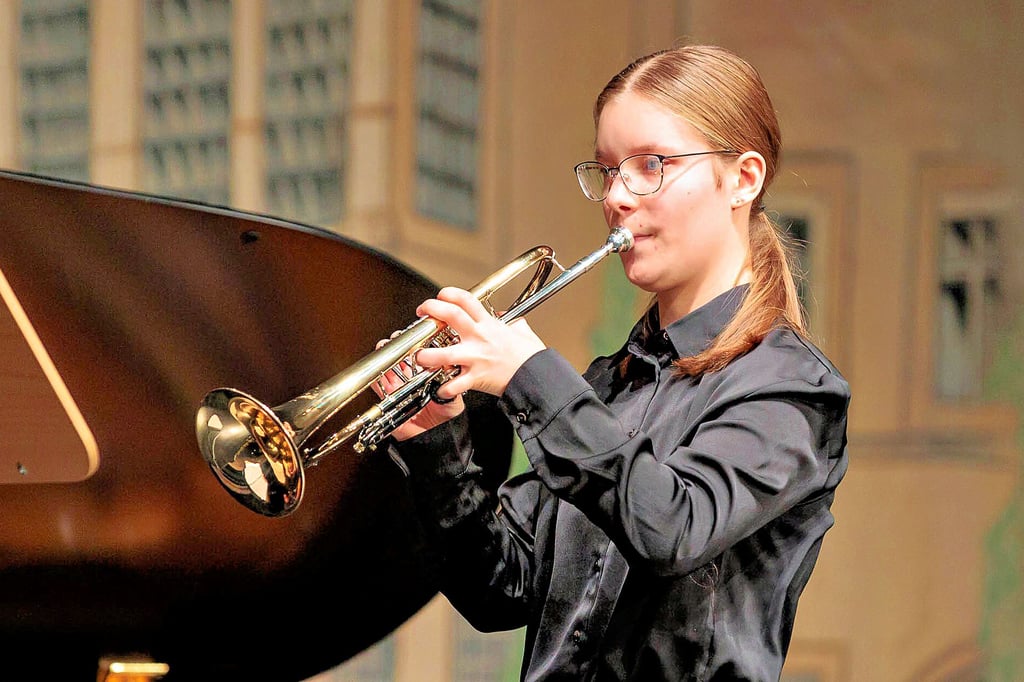 Beim Trompetenspielen kann Patricia Hinsche abschalten. Am liebsten spielt die 17-Jährige Klassik. Zurzeit lernt sie die Konzertetüde von Alexander Goedicke.