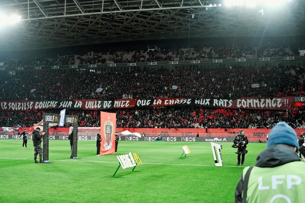 Die Clubverantwortlichen von Nizza sollen von dem strittigen Banner gewusst, aber die Fans nicht davon haben abhalten können, es zu entrollen.
