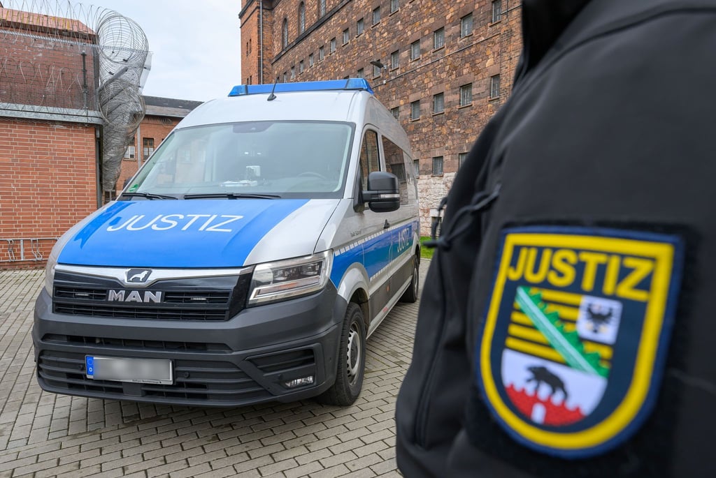 Drei neue Gefangenentransporter bekommt das Land Sachsen-Anhalt.