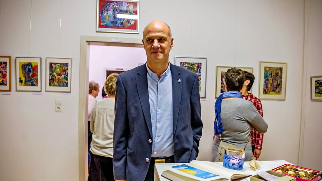 Jörg Wackernagel in der Galerie Schkön-Art zur Vernissage seiner Ausstellung „Sur Real“