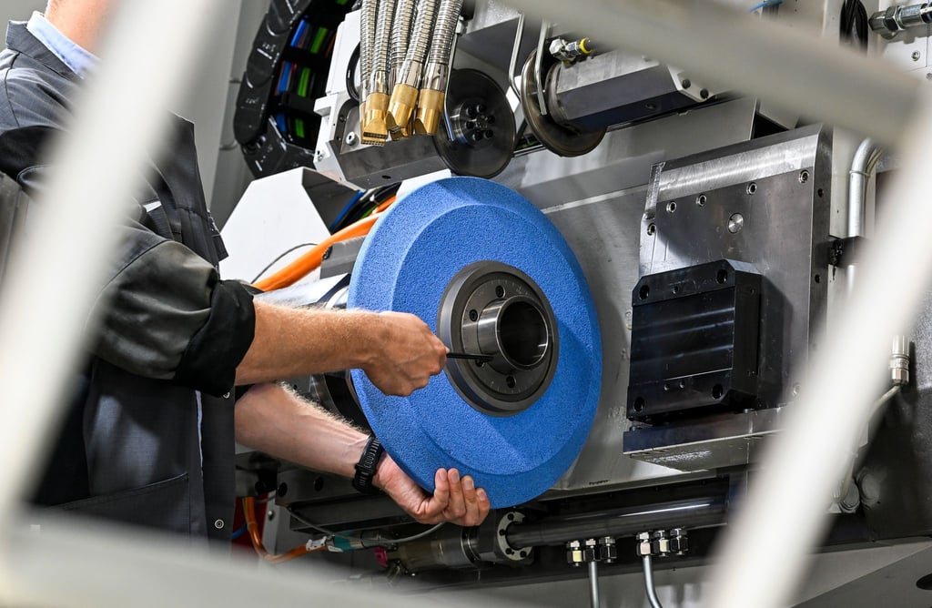 In einer konjunkturellen Flaute können Arbeitgeber ihre Beschäftigten in Kurzarbeit schicken und so Arbeitsplätze erhalten.