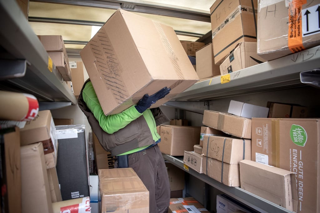 Mehrere Milliarden Pakete gelangten 2024 über Onlineplattformen in die EU gelangt. Die Bundesregierung will geltendes Recht nun besser durchsetzen. (Symbolbild)