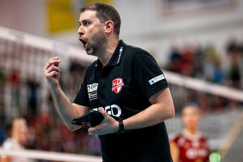 Potsdams Trainer Riccardo Boieri verliert mit seinem Team zum dritten Mal gegen Schwerin.