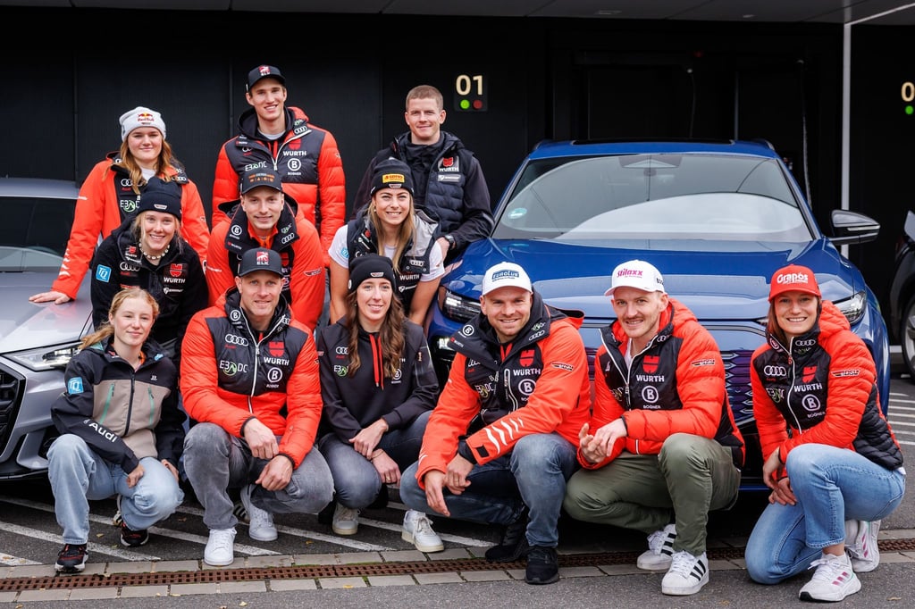 Deutsche Skisportler im Herbst bei der Einkleidung - zur alpinen WM fährt ein überraschend großes Team.