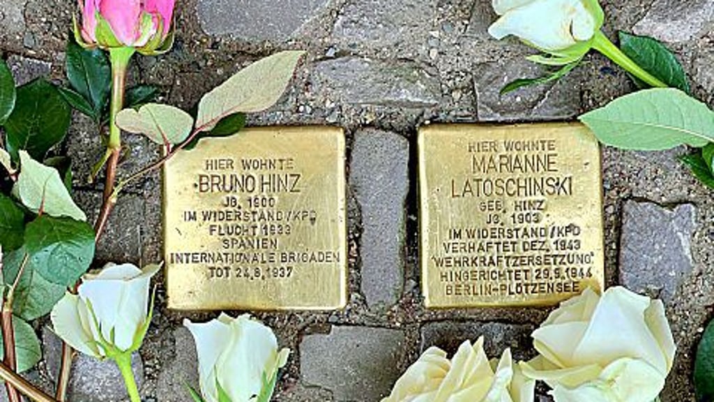 Stolpersteine vor der Korngasse 7 in Bernburg erinnern an Bruno Hinz und seine Schwester Marianne Latoschinski.