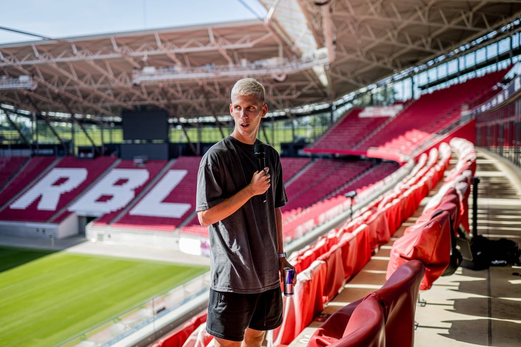 Dani Olmo bei seinem klubinternen Abschied von RB Leipzig zum FC Barcelona im August 2024.