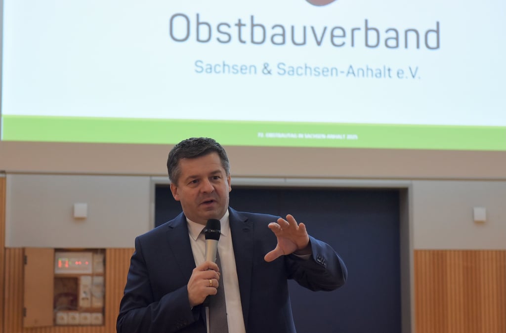 Minister Sven Schulze sprach zu den Teilnehmern des Ostbautages.
