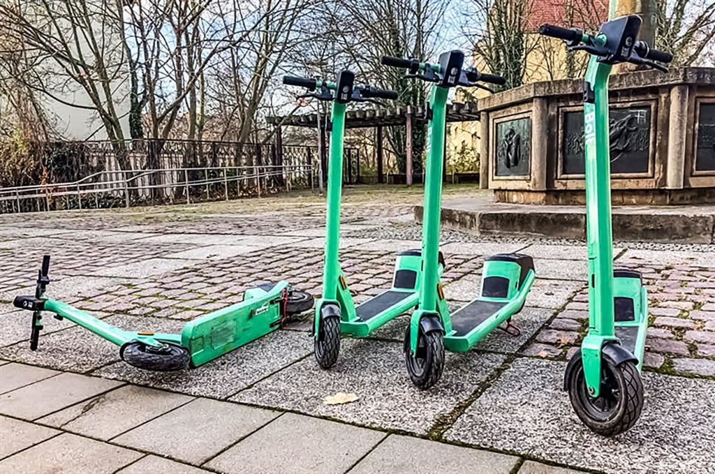 Seit 2021 können E-Scooter in Merseburg ausgeliehen werden. Die Nutzerzahlen steigen stetig, sagt der einzige Anbieter.