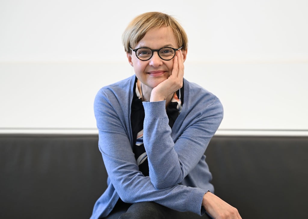 „Wenn jemand akut suizidal ist, ist das Erste, was man tun muss, Zeit zu gewinnen.“ - Ute Lewitzka, Deutschlands erste Professorin für Suizidologie und Suizidprävention wurde zum 1. November 2024 an die Frankfurter Goethe-Universität berufen.