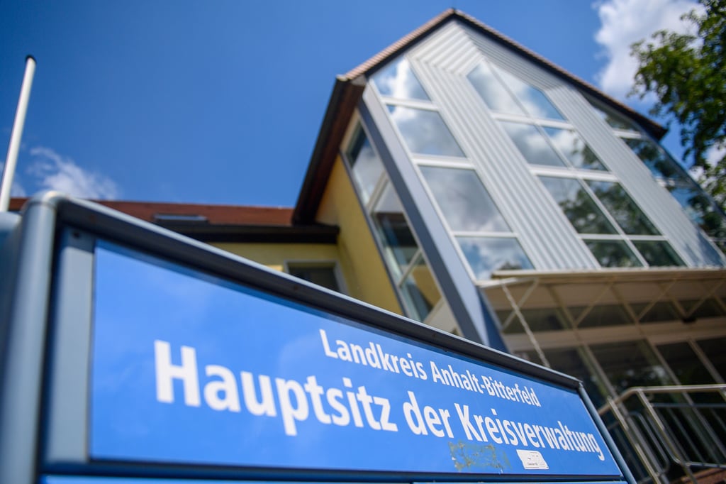 Blick auf den Hauptsitz der Kreisverwaltung Anhalt-Bitterfeld.