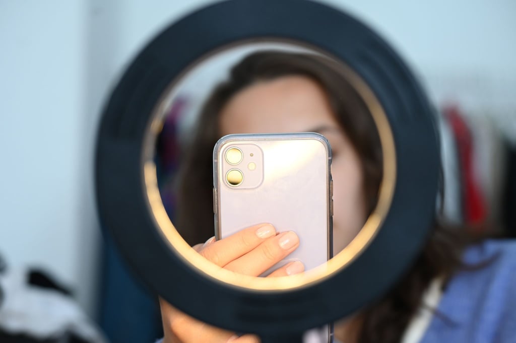 Die Kamera läuft immer mit: Die Privatsphäre von Influencer-Kindern soll besser geschützt werden. (Symbolbild)