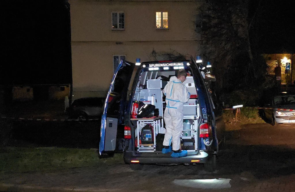 Spurensicherung im Einsatz: In Genthin wurde eine Frau getötet.