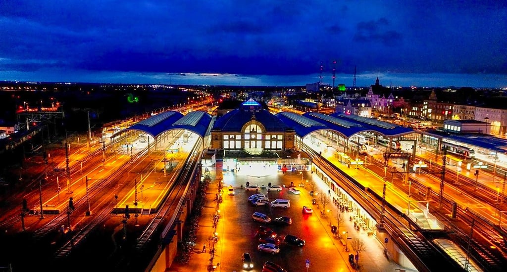 Diese Visualisierung präsentierte die Stadt zuletzt als mögliche Entwicklung des RAW-Geländes hinter dem Hauptbahnhof. Auf dem Areal könnte auch die Deutsche Bahn ein Gebäude beziehen. 