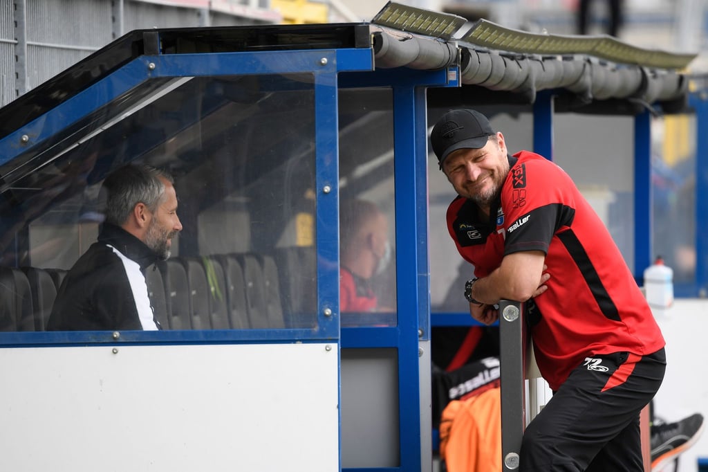 Im Bundesliga-Spitzenspiel treffen Marco Rose (l) und Steffen Baumgart aufeinander, dann können sie sich über alte Zeiten austauschen.