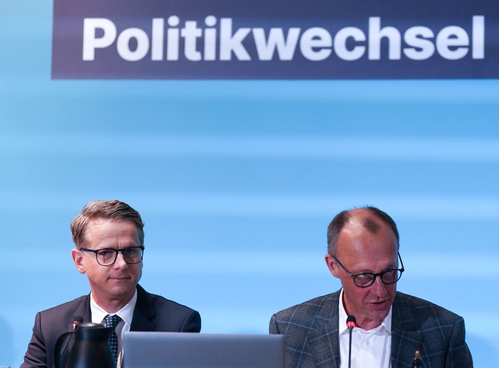 Die CDU will auf ihrem Wahlparteitag am Montag in Berlin ein Sofortprogramm beschließen, in dem sie den Bürgerinnen und Bürgern aus ihrer Sicht wichtige Punkte für den versprochenen Politikwechsel verspricht. Damit wollen die Christdemokraten in der Schlussphase des Wahlkampfs punkten. (Archivfoto)