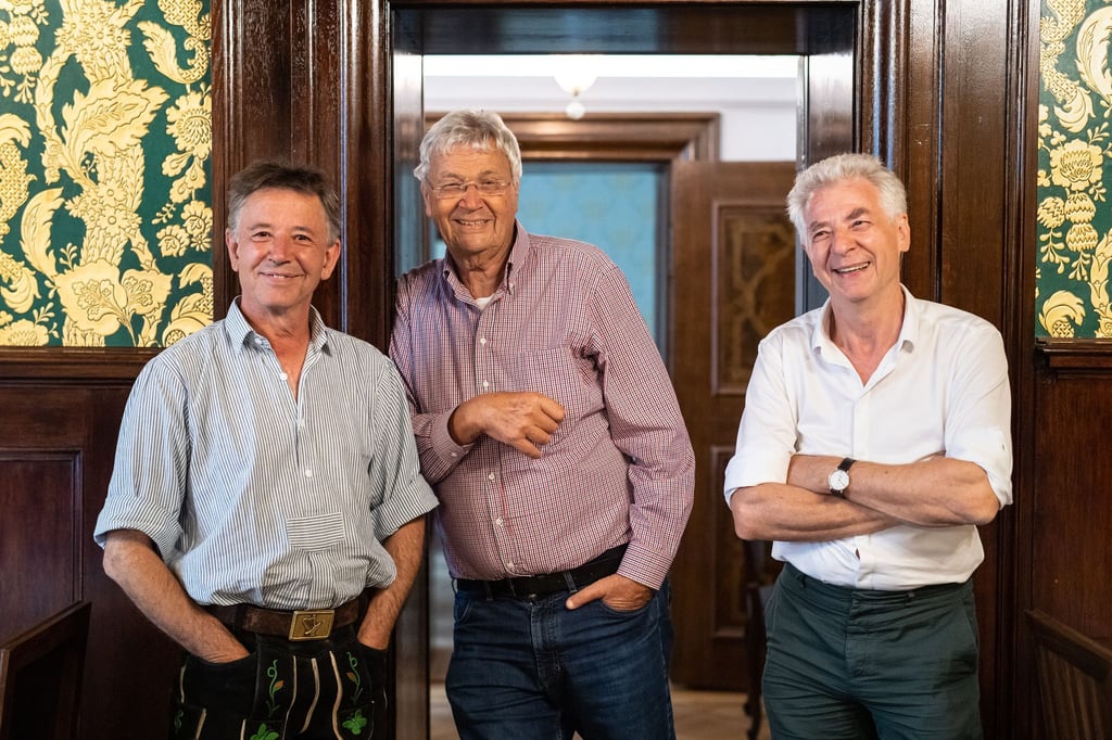 Christoph „Stofferl“ Well (links), Gerhard Polt (Mitte) und Michael Well bei einem Interview. (Archivfoto)