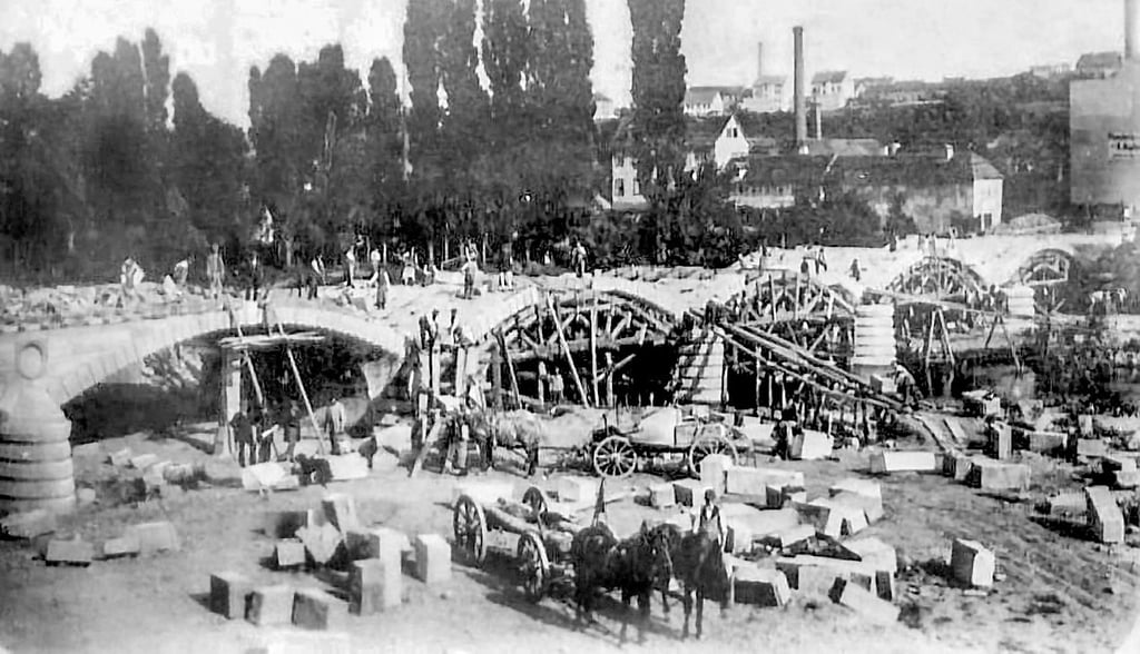 1886/87 ist die Auebrücke über die Weiße Elster in Zeitz erbaut worden, unter Leitung von Otto Baensch.