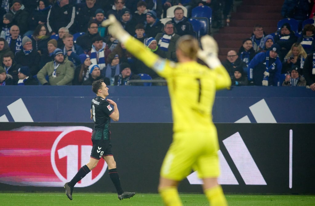 FCM-Torwart Dominik Reimann bejubelt den Führungstreffer durch Martijn Kaars.