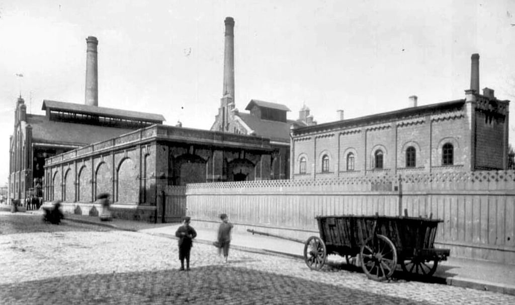 Eine Aufnahme der Zeitzer Gasanstalt um 1900 von Arthur Jubelt zeigt den Gebäudekomplex in der Badstubenvorstadt sehr schön.