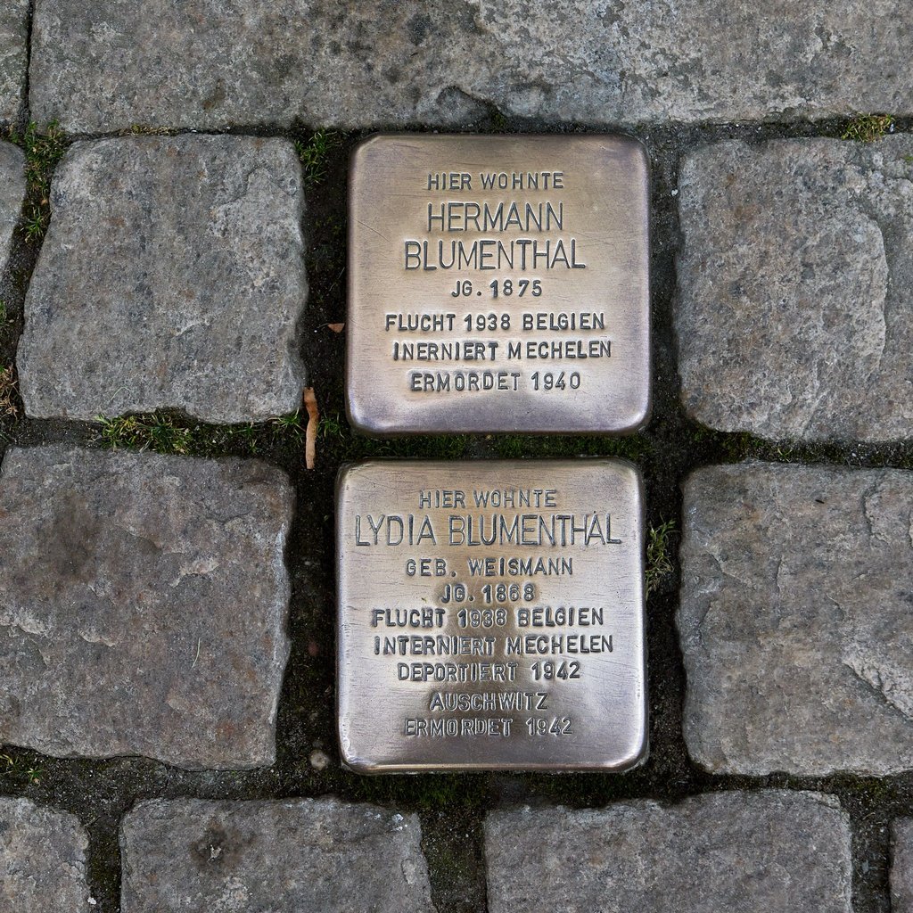 Am Roßmarkt 6 in Zeitz erinnern Stolpersteine an Lydia und Hermann Blumenthal.