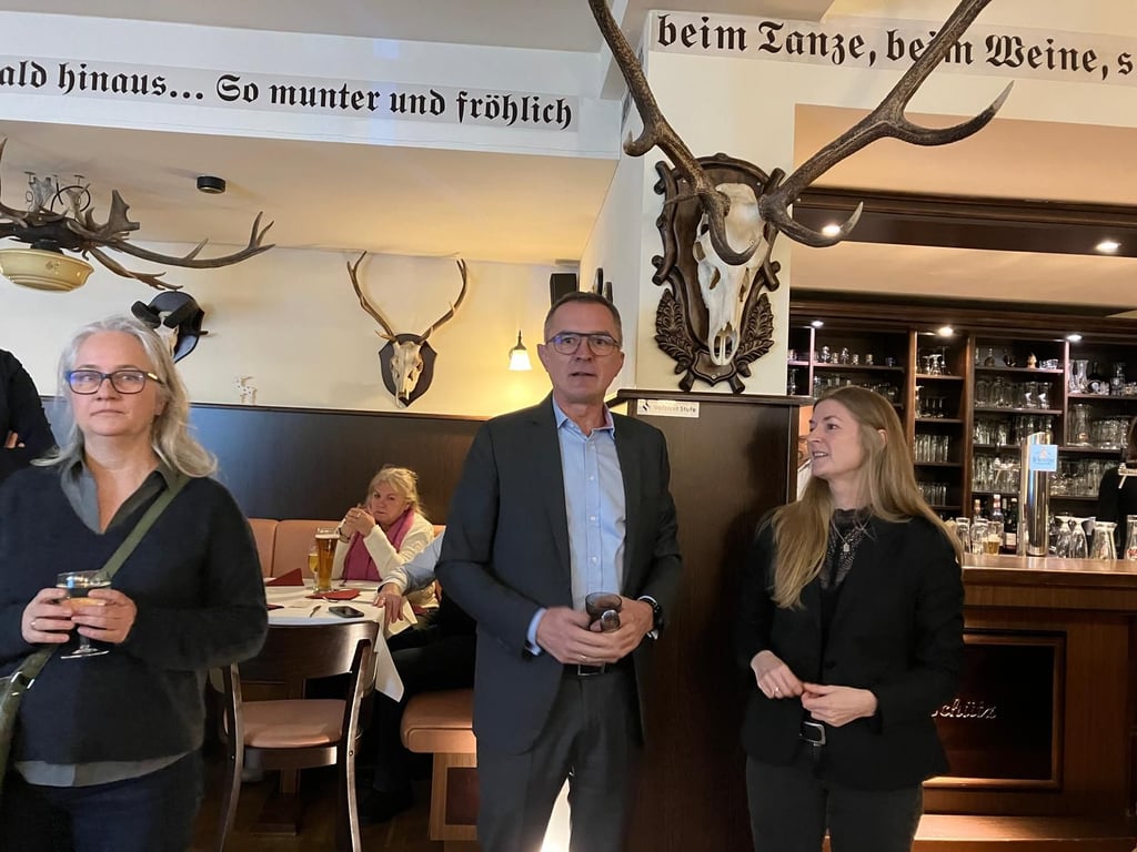 Im Restaurant "Wildschütz" hat sich die CDU versammelt.