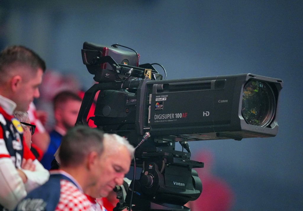 Ein Kameramann kollabiert bei der Handball-WM und sorgt für einen Bildausfall.