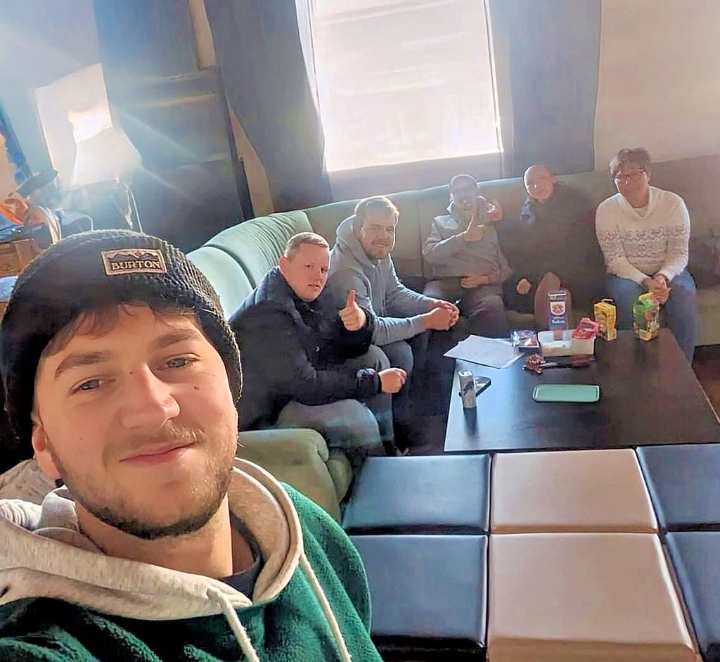 Jonas Köppe mit Tim Rosenburg, Julian Hammecke sowie Silas Biletti, Cayenne Hoffmann und Birgit Gerlach.