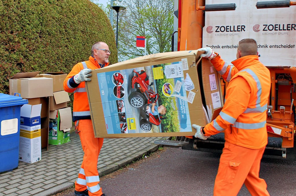 Über Dienstleistungen wie die Müllabfuhr will die Stadt Magdeburg künftig gezielt per App aufs Handy der Nutzer informieren.