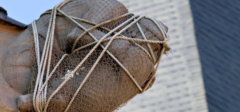 Die verhüllte „Judensau“ an der Stephanikirche beschäftigt seit Jahren die Menschen in der Kleinstadt.