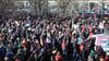 Viele Menschen in Göttingen demonstrierten gegen einen Querdenker-Aufmarsch.