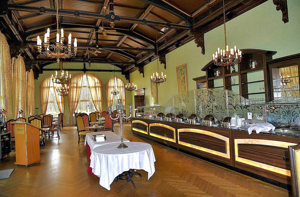 Blick in das Parkrestaurant "Die Saison".