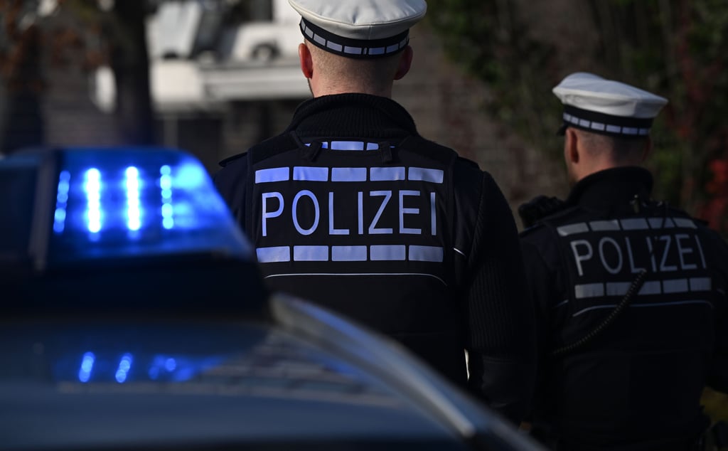 In Halle ist die Polizei auf der Suche nach einem Exhibitionisten.