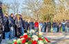 Schüler der Freien Schule, der Landesschule Pforta und des Domgymnasiums im Stadtpark versammelt.