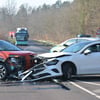 Drei Autos kollidierten gestern an der Aral-Tankstelle an der Bundesstraße 245 bei Haldensleben.