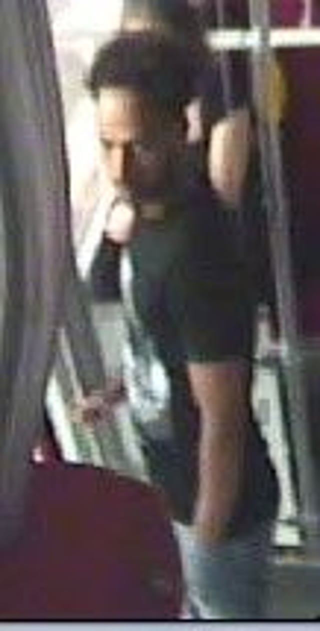 Halle Handy in Straßenbahn geklaut So sehen die Täter aus (Fotos im Artikel)