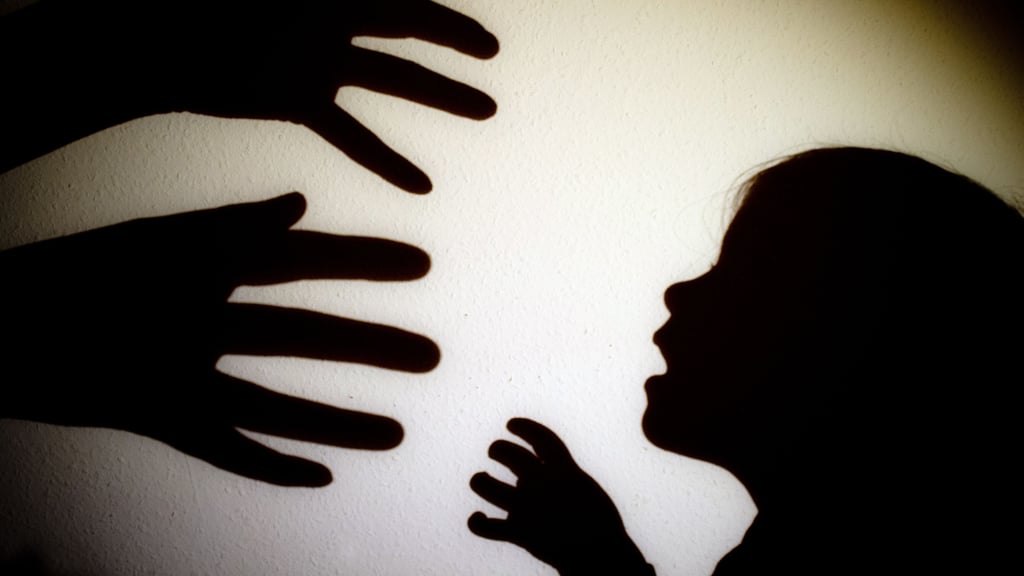 Eine Kitaerzieherin aus Wernigerode soll in mehreren Fällen Kinder misshandelt haben.