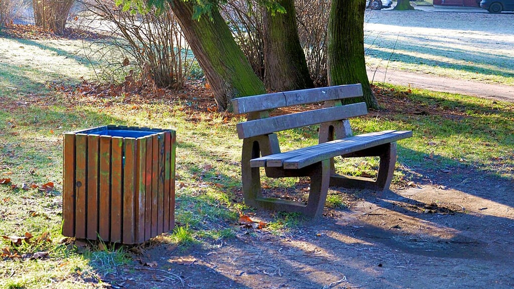In Zerbst existieren derzeit 15 verschiedene Parkbankmodelle – dieser Typ findet sich beispielsweise am Walther-Rathenau-Platz.