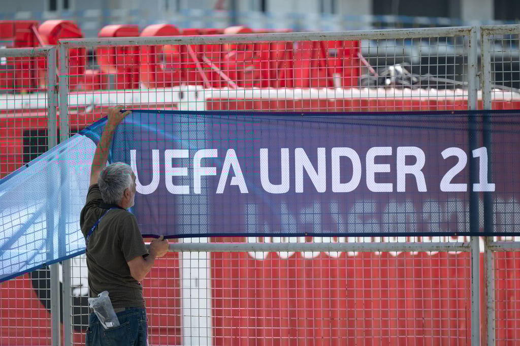 Ein Banner der U21-EM, die 2023 in Georgien und Rumänien stattfand.